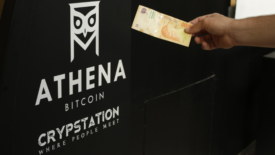 El cajero automático Athena Bitcoin Crypto en el centro comercial DOT está en el café Crypstation