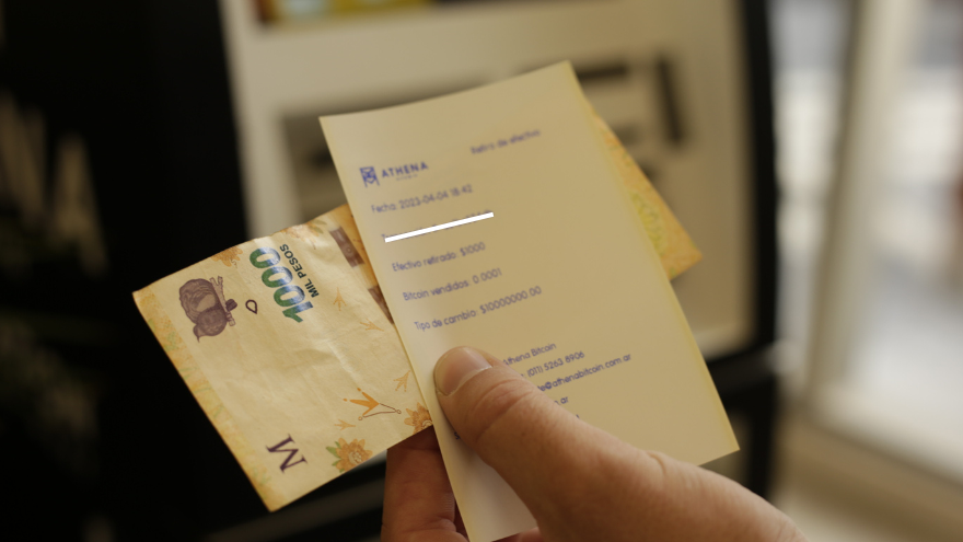 Recibo de transacción de venta de Bitcoin en un cajero automático Athena Bitcoin