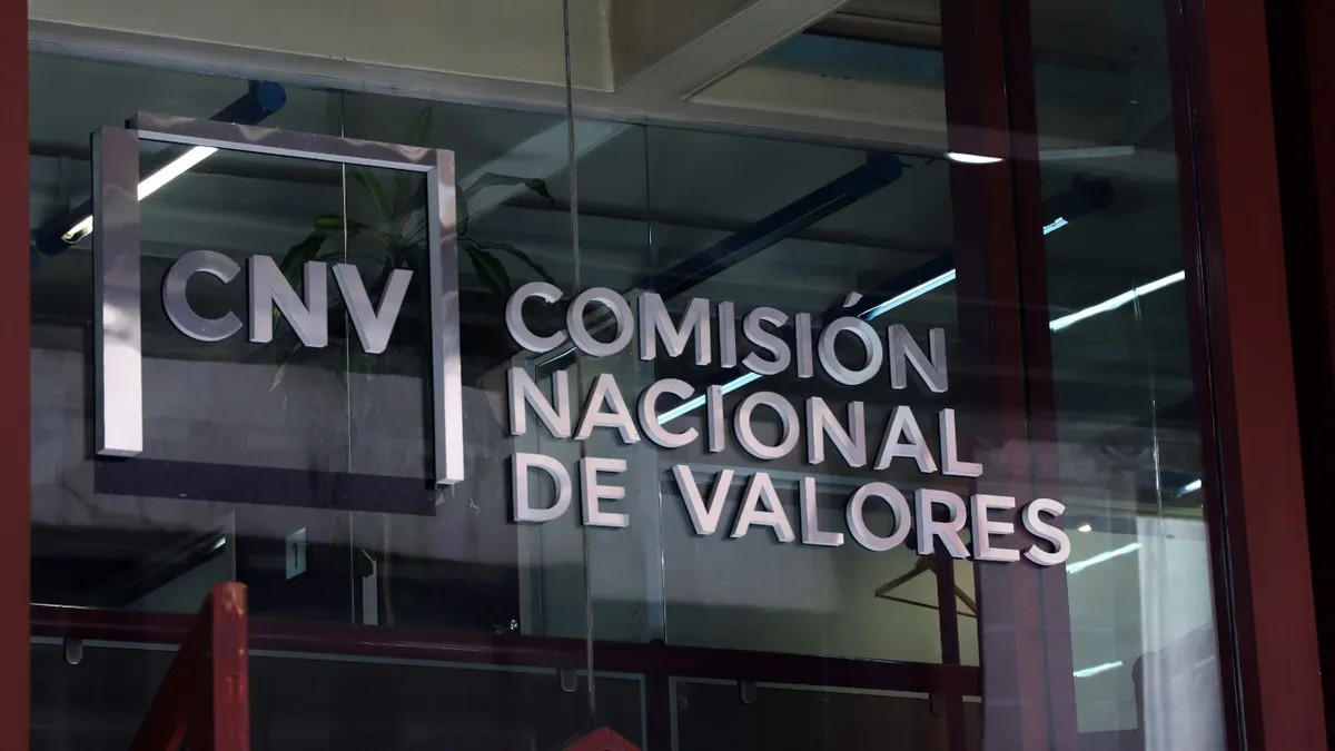 Expertos critican que la CNV solo dio una instrucción a la Justicia cuando salió a la luz el hackeo