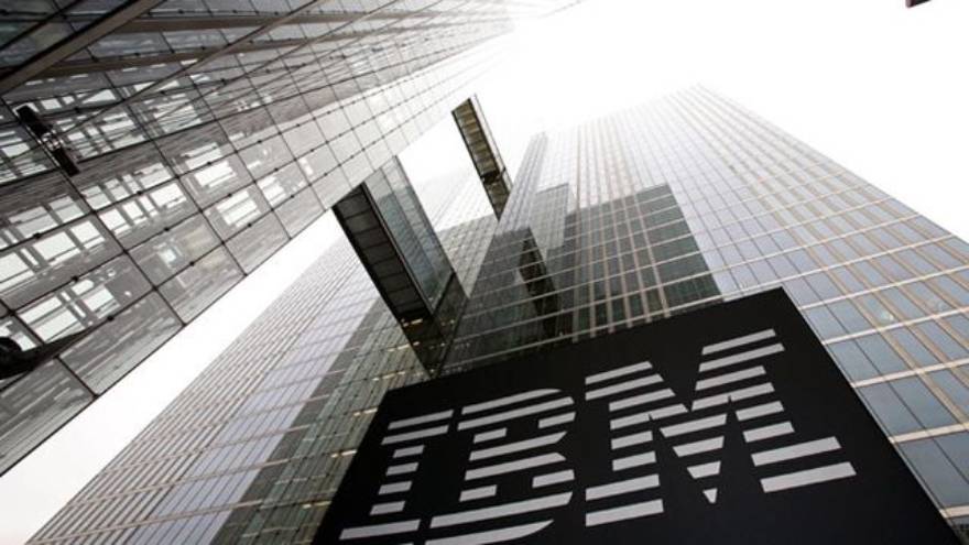 CTR adopta el nombre International Business Machines (IBM)