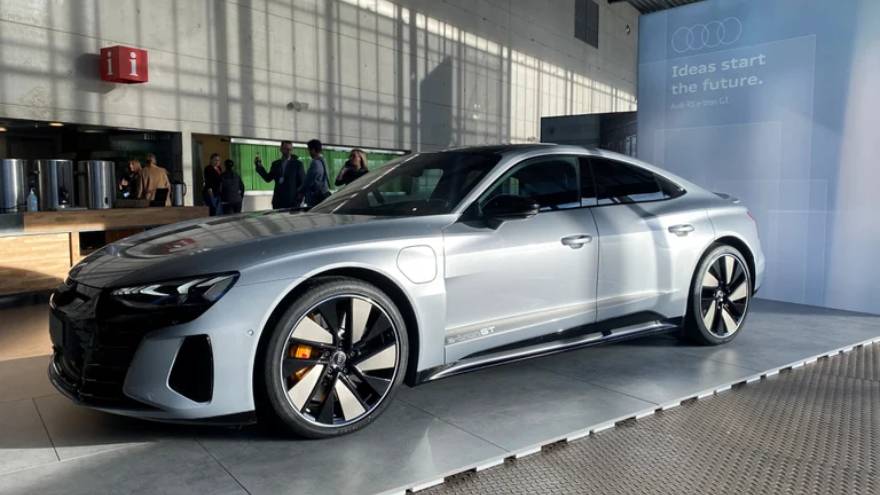 La iniciativa es para acelerar la adopción de autos eléctricos
