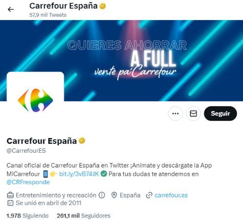 Captura de pantalla del perfil de Twitter de Carrefour durante junio de 2023, en el que de icono de perfil luce su ICG con los colores del arcoíris