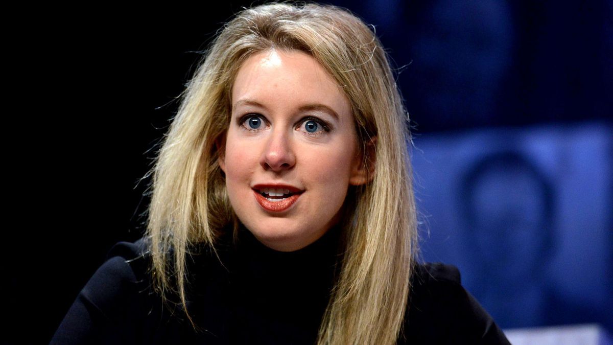 Elizabeth Holmes tenía a Steve Jobs como modelo a seguir. Pero fue uno de los mayores fracasos del Silicon Valley