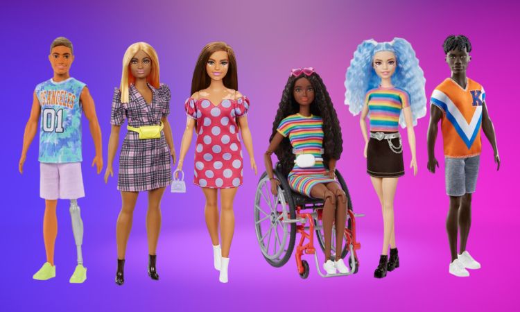 Algunas de las Barbies y Kens de la gama fashionista aparecen sobre un fondo azul y morado.