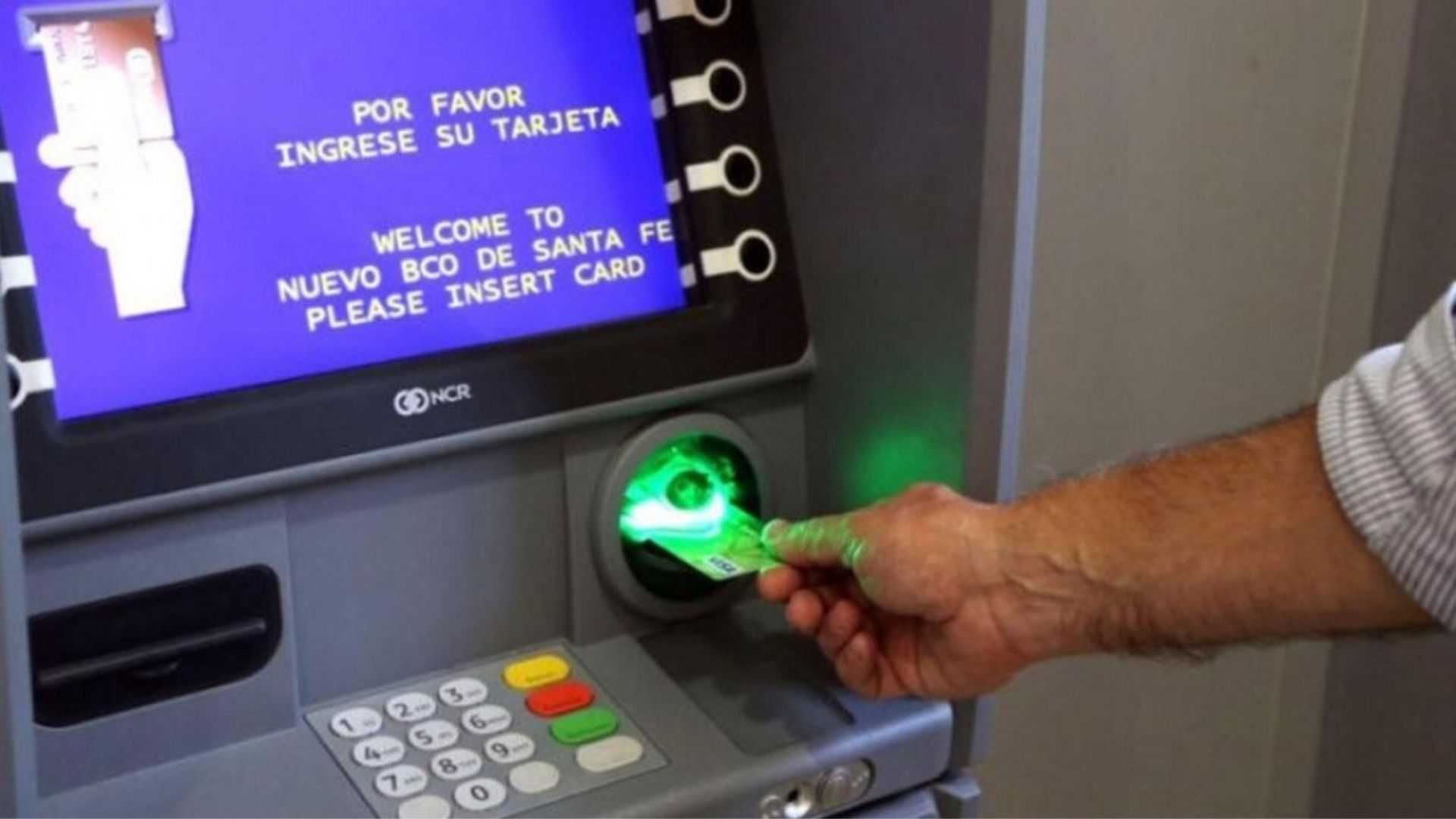 Los usuarios que experimentan la retención de la tarjeta por parte del cajero automático no deben alarmarse ni tratar de evitar la retención.