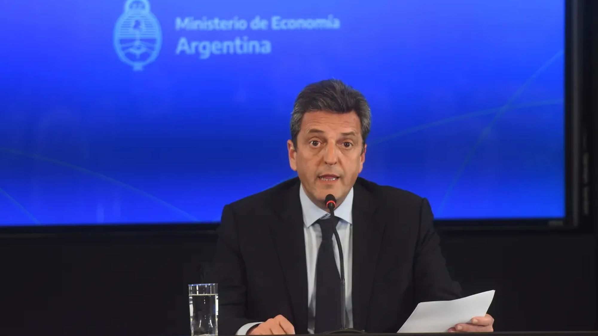 Sergio Massa, junto a la titular de Anses, Fernanda Raverta