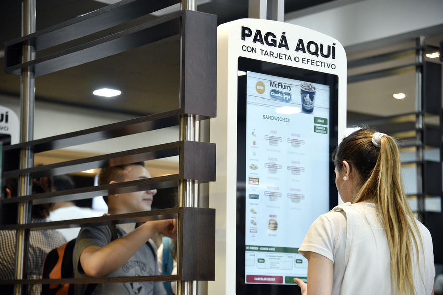 Los empleados de McDonald's en Argentina están representados por el Sindicato de Pasteleros, Servicios Rápidos, Confiteros, Pizzeros, Heladeros y Alfajoreros
