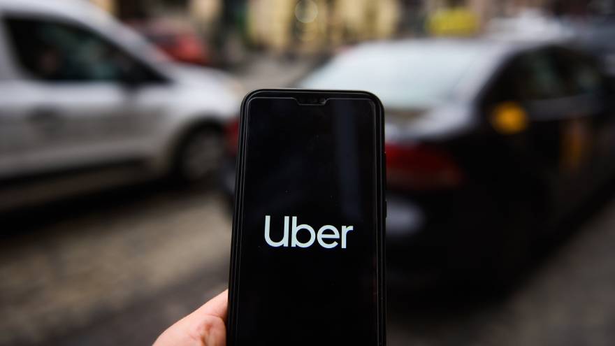 Uber sufrió un duro golpe en su negocio en Argentina: su app fue declarada ilegal en la Ciudad Autónoma de Buenos Aires