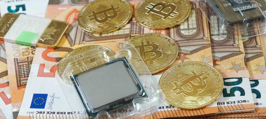 Criptomonedas y dinero fiduciario.