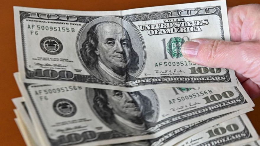 El lugar del dólar estadounidense como moneda de reserva mundial se verá amenazado si 