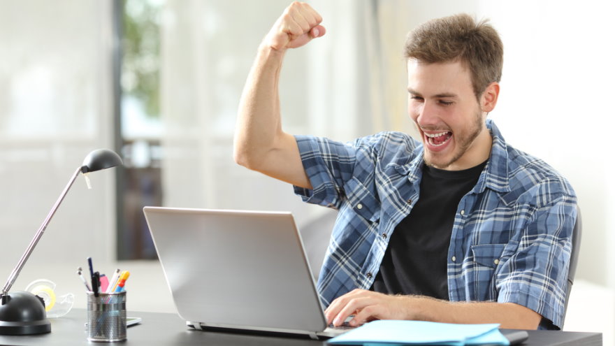 Las plataformas te permiten sumar entre US$300 y US$600 pero hay muchos factores a tomar en cuenta: entre ellos la capacidad del freelancer y la disponibilidad de trabajo